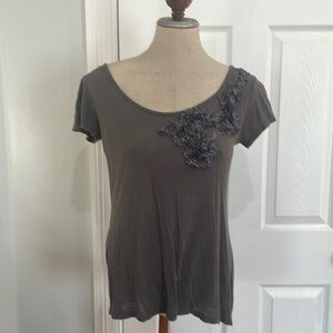 Desiree gray short sleeve tunic top 3D flowers rayon blouse womens size medium M